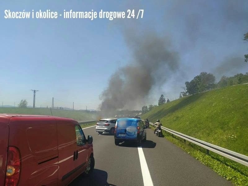 Pożar policyjnego radiowozu w Gumnej na Śląsku Cieszyńskim....