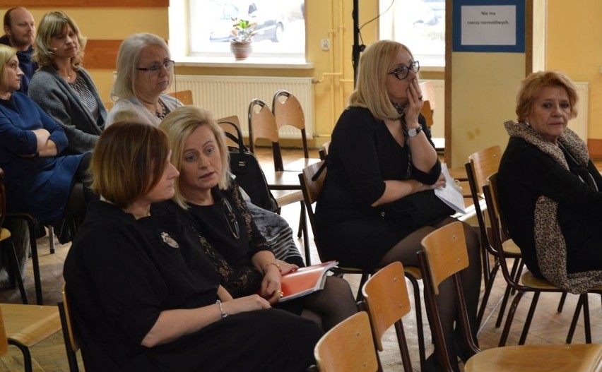 Twórcza resocjalizacja możliwością usamodzielnienia - ciekawa konferencja o trudnej młodzieży w Skarżysku
