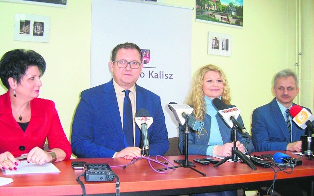 Marzena Wojterska (z lewej) zapewnia, że MZBM skutecznie odzyskuje długi. Prezydenci  Grzegorz Sapiński i Karolina Pawliczak mówią, że ich celem jest odzyskanie długów i skrócenie kolejki oczekujących