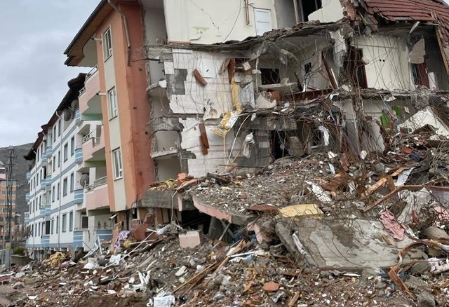 Radny miejski z Przemyśla wyjechał do Turcji pomagać ofiarom trzęsienia ziemi.