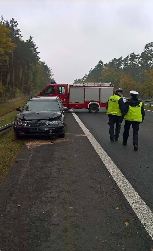 Wypadek na drodze krajowej nr 10. Wylądował ratowniczy helikopter. Nie ma przejazdu