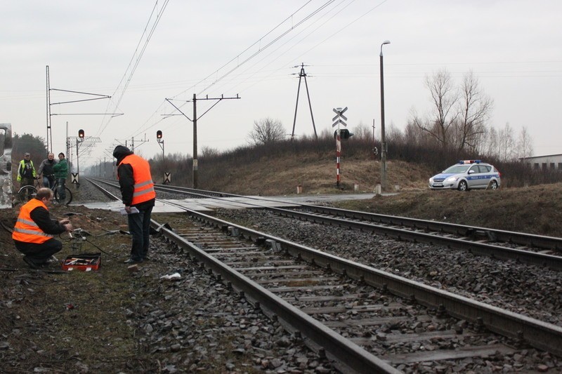 Ośno. Wypadek na przejeździe kolejowym.