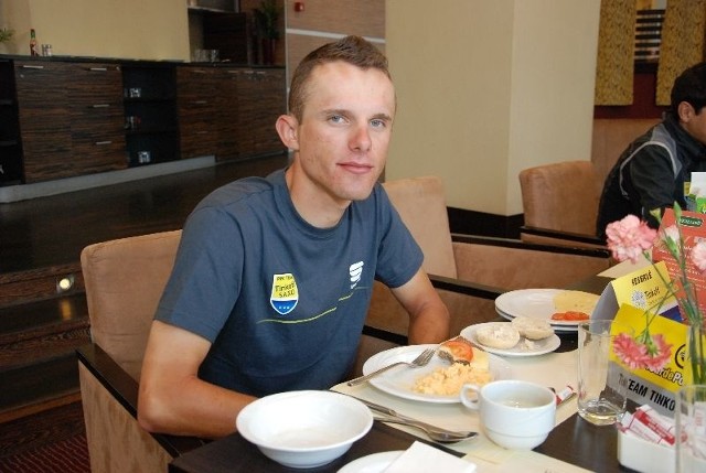Rafał Majka we wtorkowy poranek podczas śniadania w restauracji mieszczącej się w Qubus Hotel Kielce. 