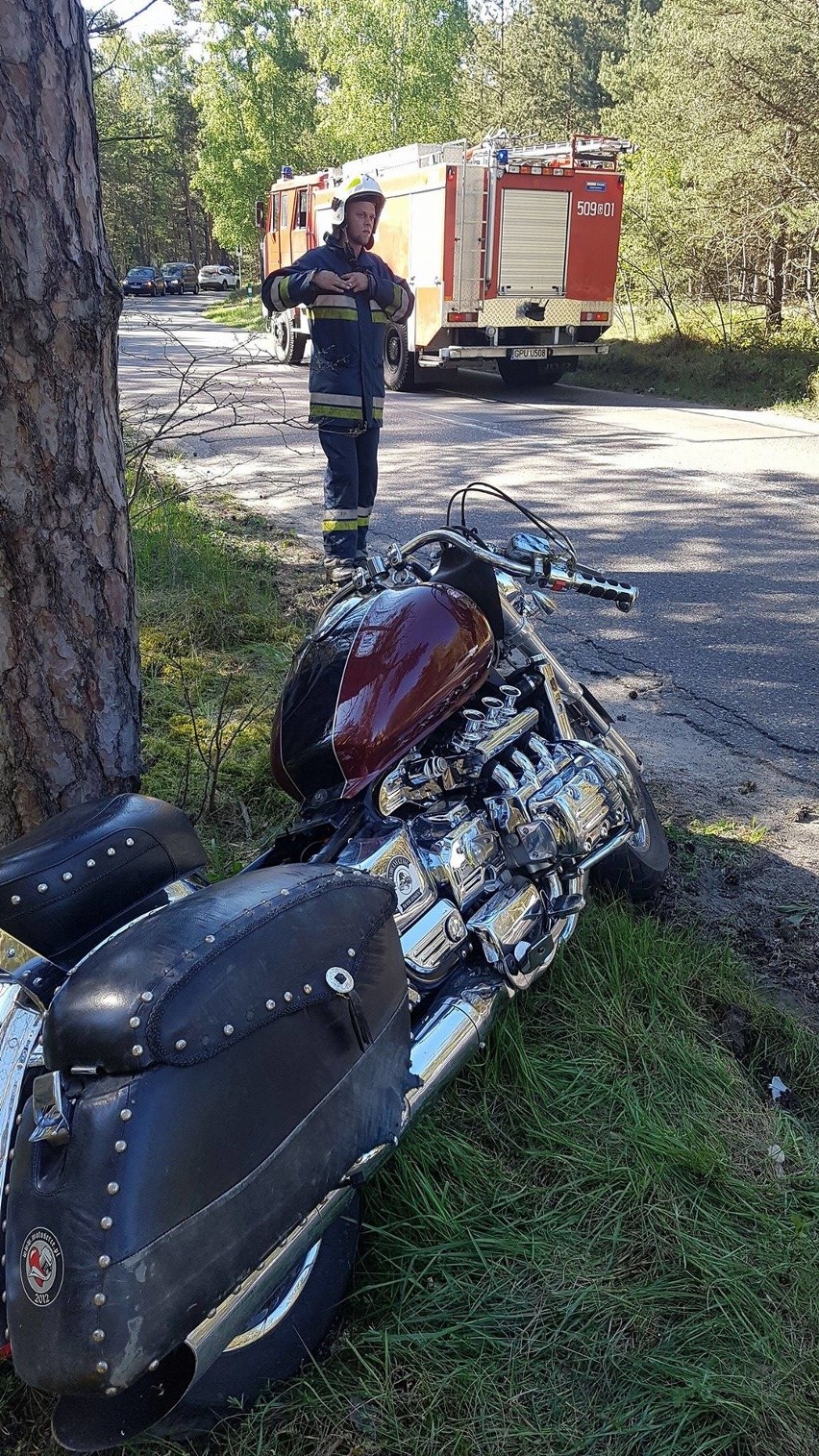 Hel: 65-letni motocyklista z Wołomina motocyklem wjechał w...