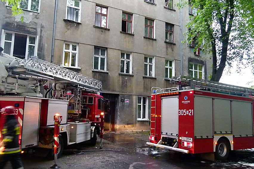 W pożarze mieszkania w kamienicy przy Kaliskiej 28 w Łodzi...