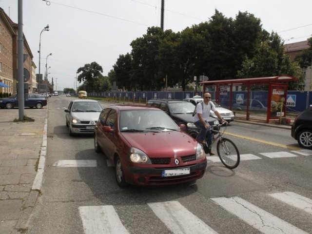 Szczecin: Kierowcy nagminnie łamią przepisy na Placu Żołnierza