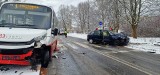 Groźny wypadek w Białogardzie. Autobus komunikacji miejskiej zderzył się z osobówką [ZDJĘCIA]