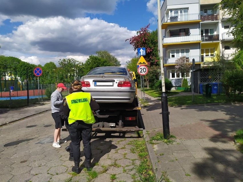 Porzucone bmw zniknęło z ul. Robotniczej w Pabianicach