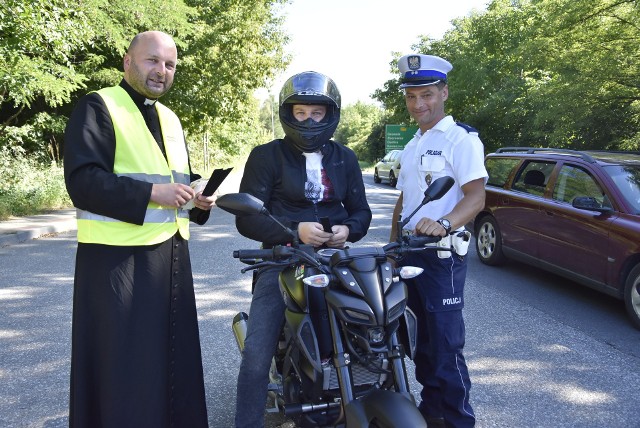 Tak wyglądał wspólny patrol policjanta drogówki z duszpasterzem kierowców w Tarnowie