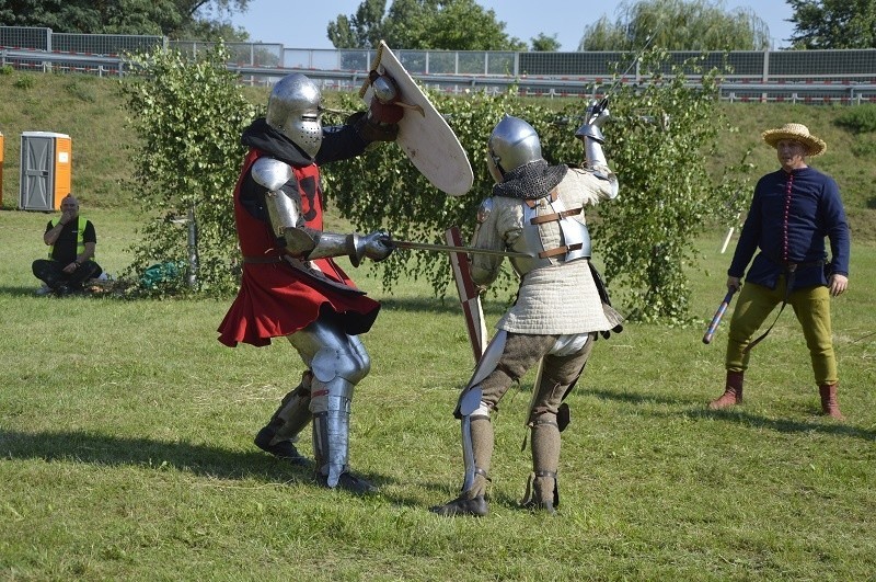 Wśród walczących był Michał Bednarski (po lewej), rycerz z...