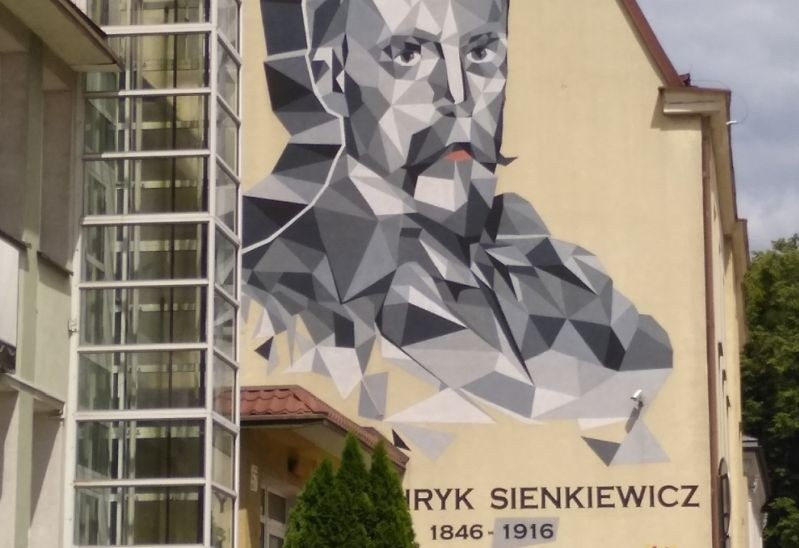 Białystok. Mural z Henrykiem Sienkiewiczem został przemalowany