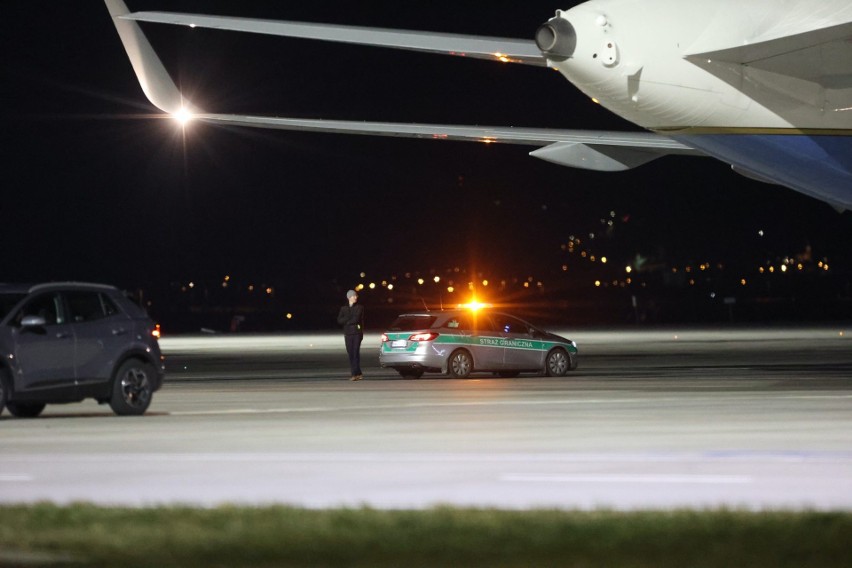 Na lotnisku w Jasionce na prezydenta Bidena czeka już Boeing 757 [ZDJĘCIA]