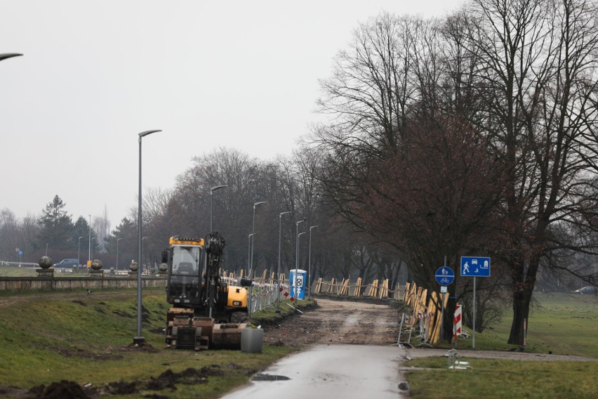 Kraków. Pętla wokół Błoń. Trwa budowa alejki przy Rudawie [ZDJĘCIA]