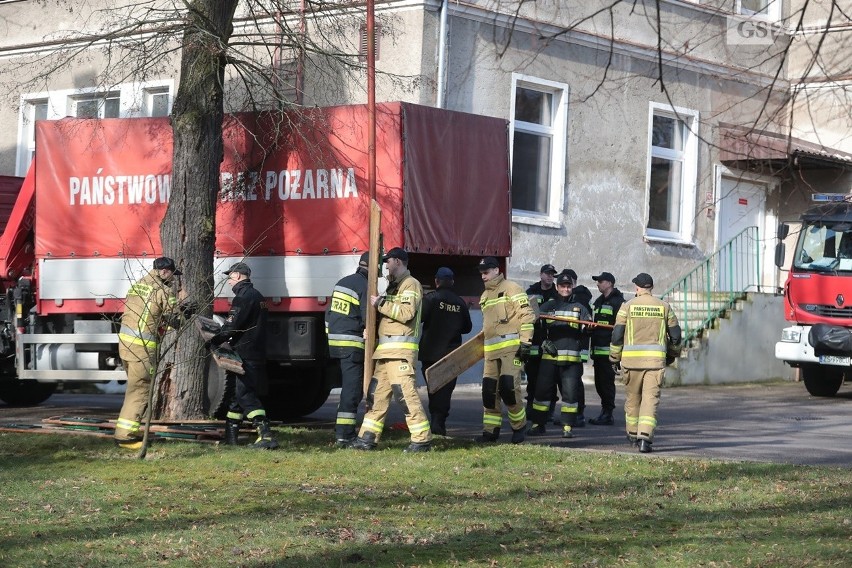 Ćwiczenia na terenie szpitala przy ul. Arkońskiej w...