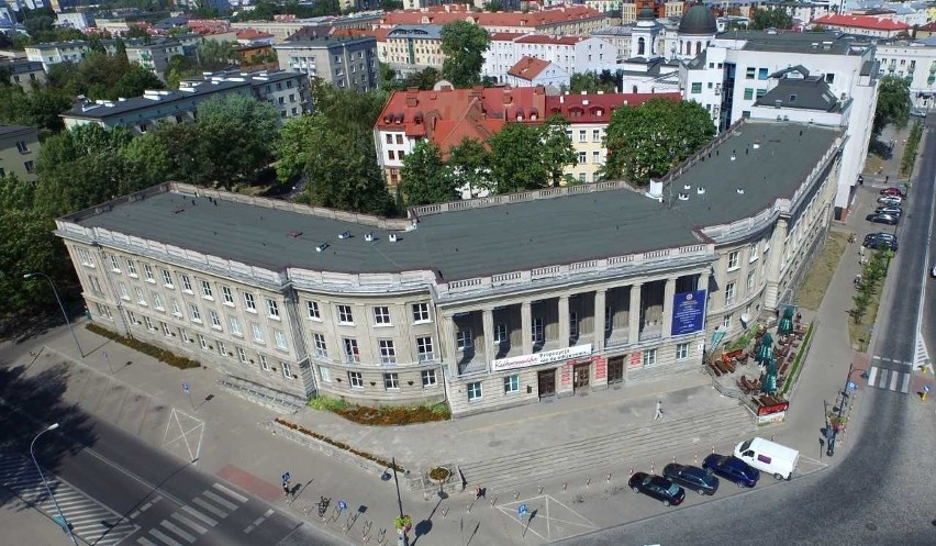 Nasz przegląd rozpoczynamy od wydarzenia, które wydarzyło...