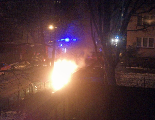 W Koszalinie przy ul. Wieniawskiego spłonął samochód.