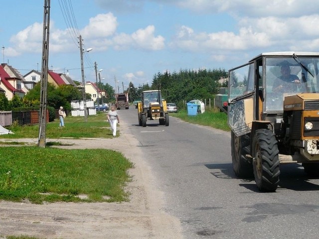 Ulica Morska jest drogą wyjazdową z miasta w kierunku Klępina i Małkocina. Jeżdżą nią okoliczni mieszkańcy, a także rolnicy z podstargardzkich wsi.