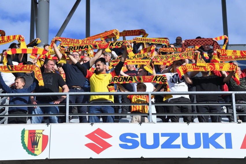 Na barażowy mecz Korony Kielce z Chrobrym Głogów sprzedano już prawie 12 tysięcy biletów! Ładny gest sponsorów - firm Suzuki i Lewiatan