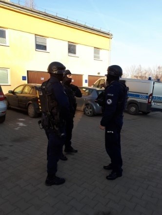 Kraków. Policja zatrzymała 11 osób związanych z narkotykowym gangiem pseudokibiców [ZDJĘCIA]