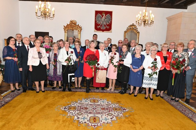 26 par świętowało w ratuszu  Złote Gody w Sandomierzu. To była piękna, rodzinna uroczystość z udziałem burmistrza Marcina Marca.