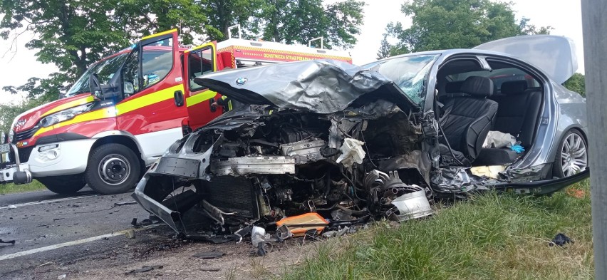 Protasy. Wypadek zablokował DK19. Skoda zderzyła się z BMW. Strażacy wycinali z pojazdów zakleszczonych kierujących (zdjęcia)