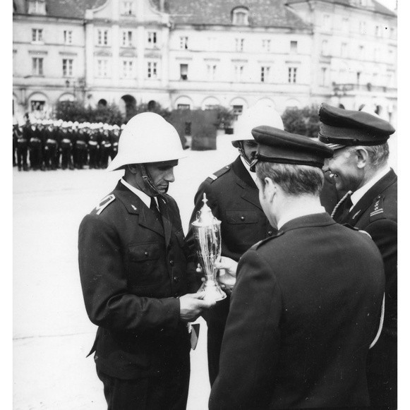 Rok 1972. Pokazy strażackie na Podzamczu z okazji 100...