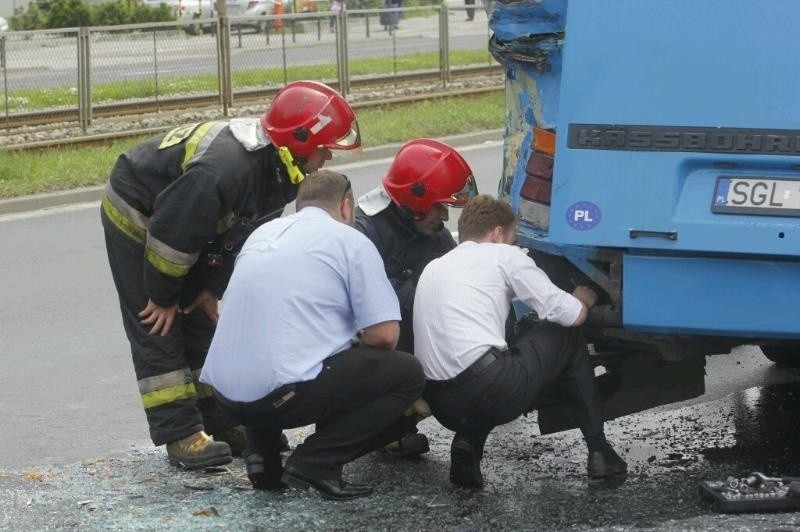 Wrocław: Zderzenie autobusów wiozących dzieci (ZDJĘCIA)