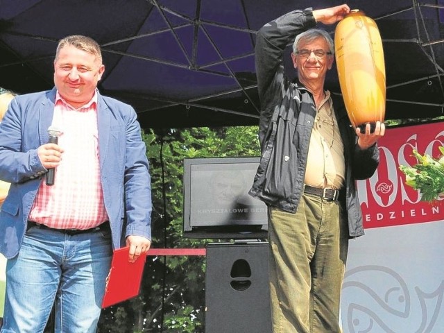 Wiktor Zborowski otrzymał  "Kryształowe Berło&#8221;; obok Rafał Staszewski ze Stowarzyszenia "Nasze dziedzictwo Ossolin&#8221;.