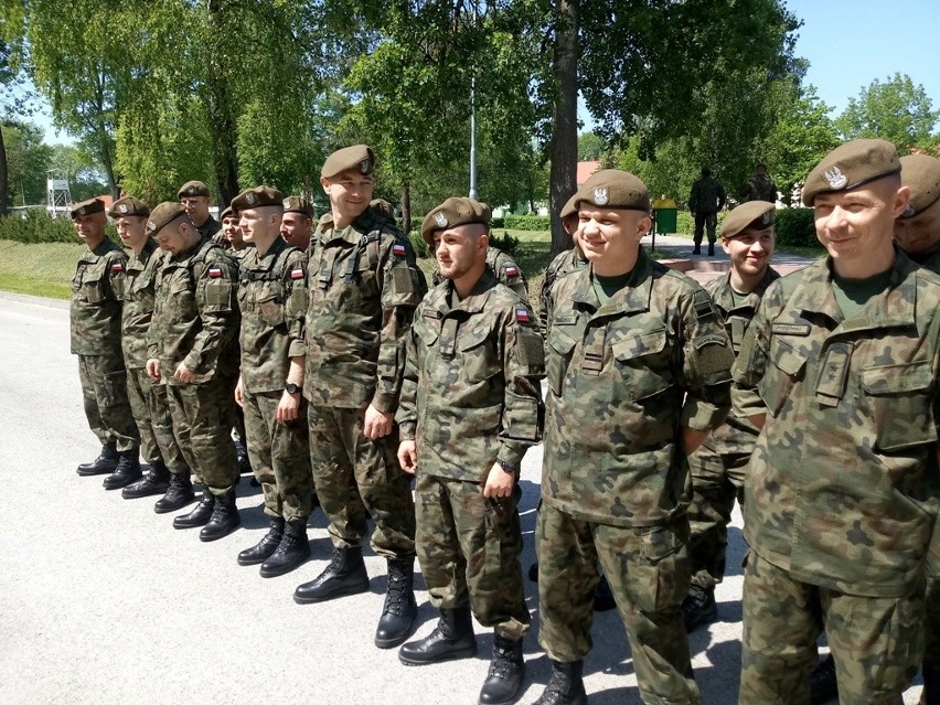 Są pierwsi żołnierze w 10. Świętokrzyskiej Brygadzie Wojsk  Obrony Terytorialnej. To instruktorzy batalionu w Kielcach [ZDJĘCIA]