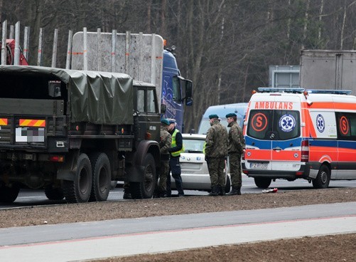 Wojskowa ciężarówka zderzyła się ze skodą w czwartek 12 marca na Trasie Północnej w Zielonej Górze.