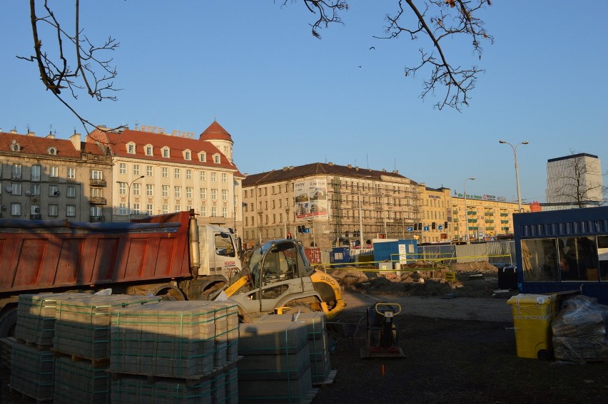 Budowa "szklanego domu" przy Dworcu Głównym PKP już wystartowała (ZDJĘCIA)