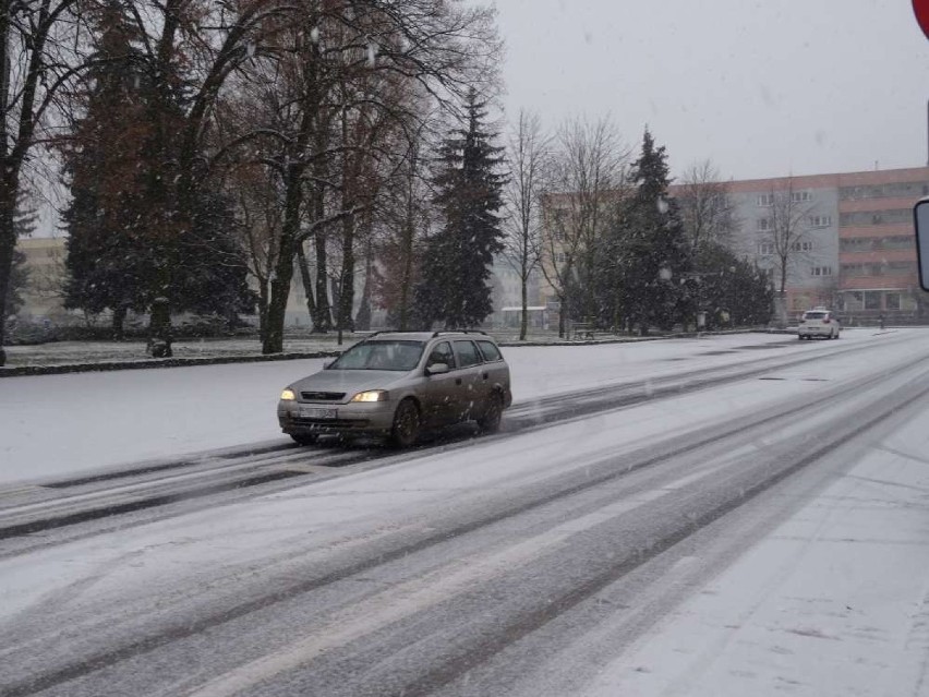 Zima w Wielkopolsce. Śnieg w Pile. Na ulicach ślisko