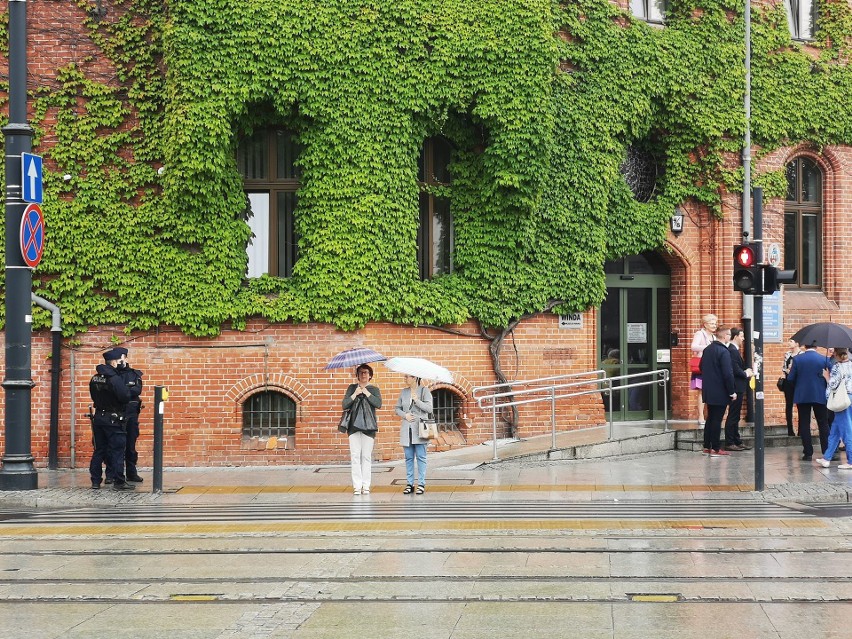 Policja ochraniała posłankę PiS podczas rozdawania ulotek?