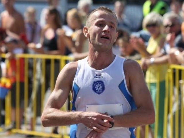 Paweł Piotraschke zdobył brązowy medal podczas mistrzostw świata policjantów w maratonie w Pradze. Do sukcesu indywidualnego dorzucił jeszcze srebrny krążek w drużynówce.