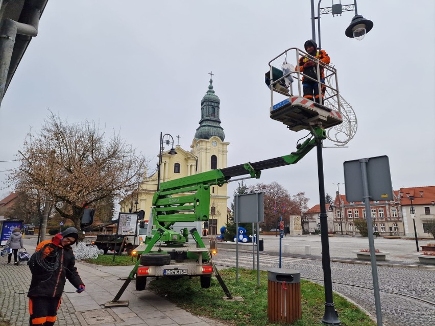 Na Rynku w Starym Fordonie zamontowano już świąteczne...