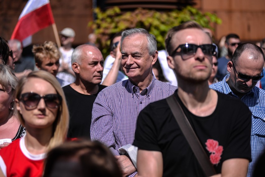 Protest na placu Solidarności w Gdańsku 22.07.2017. Pojawił się Lech Wałęsa! [WIDEO, ZDJĘCIA]