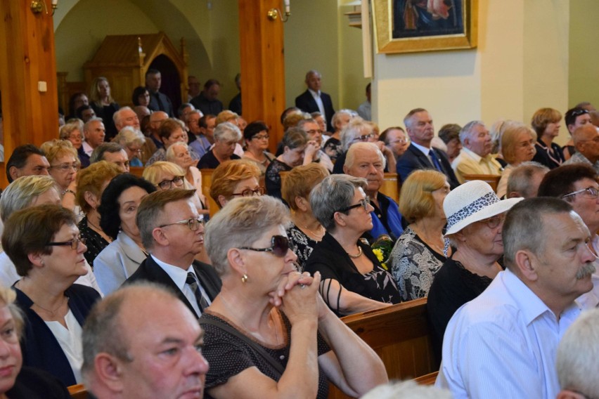 Pogrzeb Piotra Sollocha, byłego burmistrza Krapkowic. Żegnały go tłumy mieszkańców 