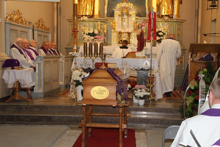 Pogrzeb księdza Zenona Bobla