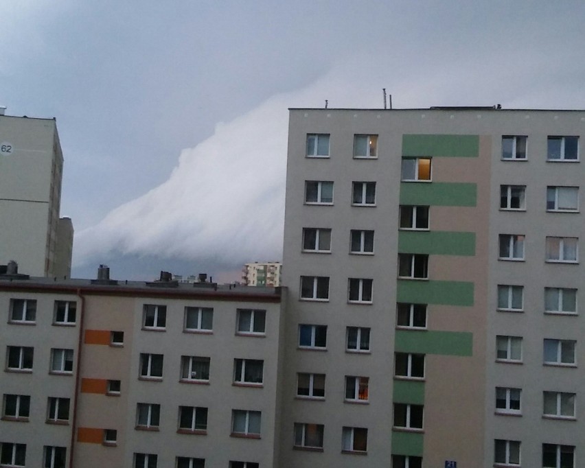 Chmury nad Białymstokiem. Niezwykły widok w niedzielny wieczór [ZDJĘCIA]