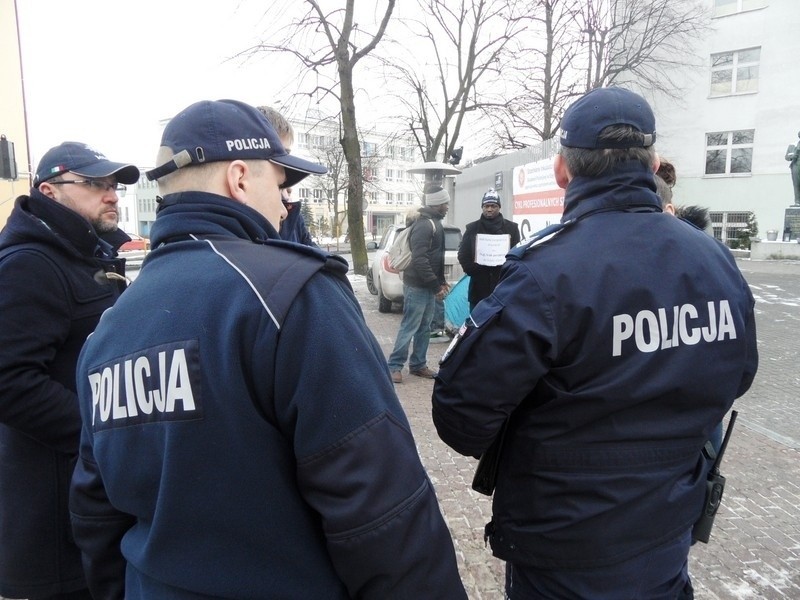 Protest studenta z Nigerii pod Akademią Polonijną przerwała...