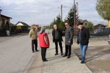 Starosta włoszczowski spotkał się z mieszkańcami na drodze w Żelisławicach w gminie Secemin. Zobaczcie zdjęcia