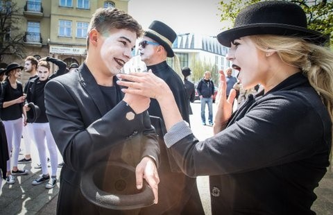 Parada mimów i rodzinny piknik podczas Sopockiej Majówki [ZDJĘCIA]