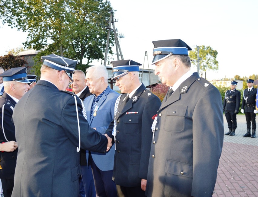 Strażacy z Czarnej Dabrówki ochotnicy mają swój sztandar