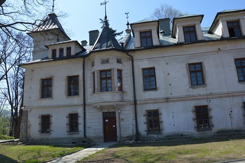 Pałac Stadnickich w Nawojowej będzie jak nowy. Ruszył remont zabytkowego obiektu [ZDJĘCIA]