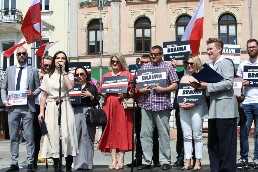 Grzegorz Braun w Kielcach. Konfederacja oficjalnie zainaugurowała kampanię wyborczą do Europarlamentu. Zobacz zdjęcia i zapis transmisji