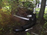 Wypadek w Rybniku: Pijany 23-latek w audi A3 wpadł na drzewo. 2 rannych [ZDJĘCIA]