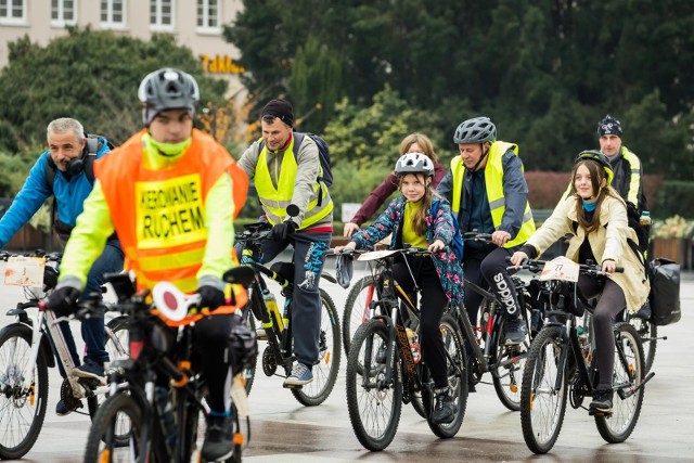 Wspólny przejazd cyklistów w ramach Jesiennej Rywalizacji Rowerowej wyruszył 23 października spod bydgoskiego ratusza do Myślęcinka