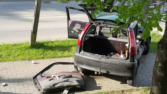 Supraśl. Wypadek na ul. Piłsudskiego. Seat zderzył się z fiatem. Do szpitala trafiły cztery osoby