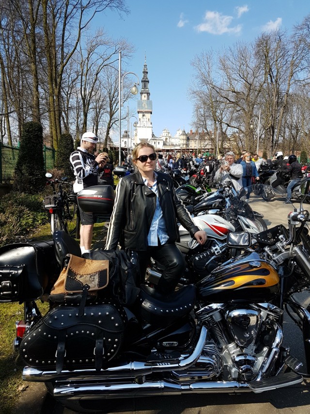 Pani Ewa Wawrzeńczyk uwielbia podróże motocyklem. Więcej jej prywatnych zdjęć na kolejnych slajdach.