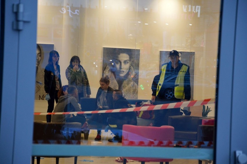Nożownik zaatakował w galerii Vivo w Stalowej Woli. Nie żyje kobieta, są ranni!